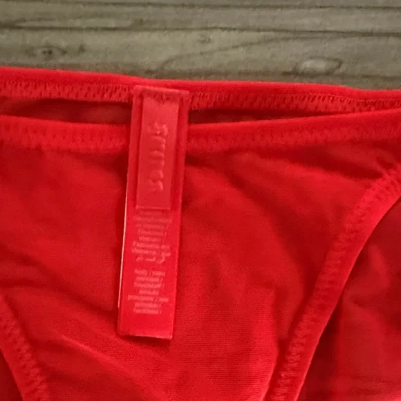 SKIMS red pompom bow panties like new - Picture 2 of 4